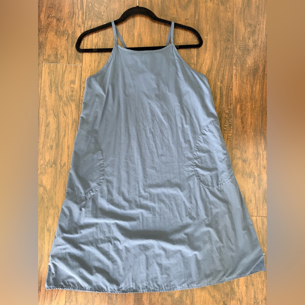Mountain Hardwear Athletic Dress with pockets Size small